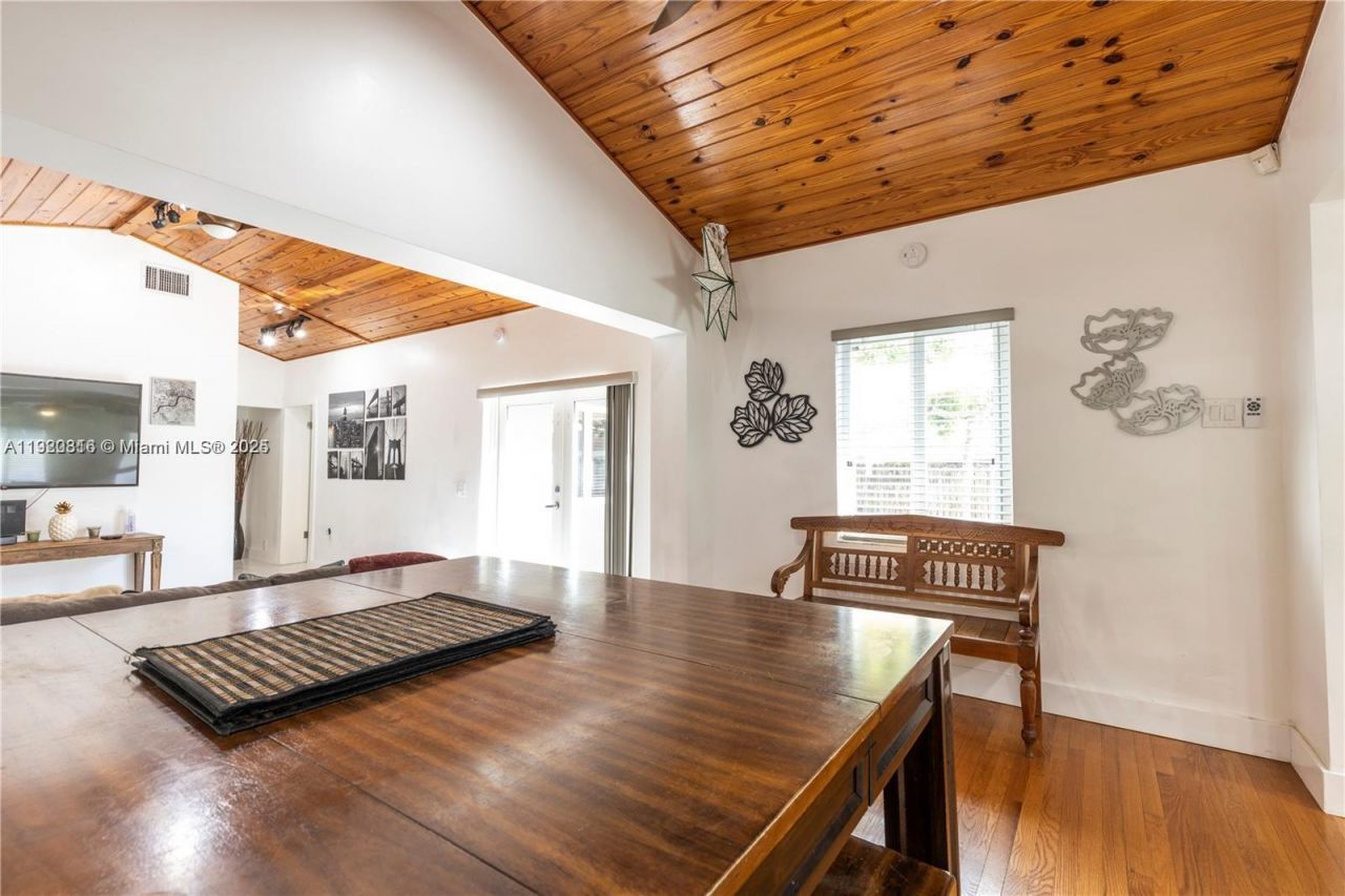 753 NE 81st St, Miami, FL 33138 Photo