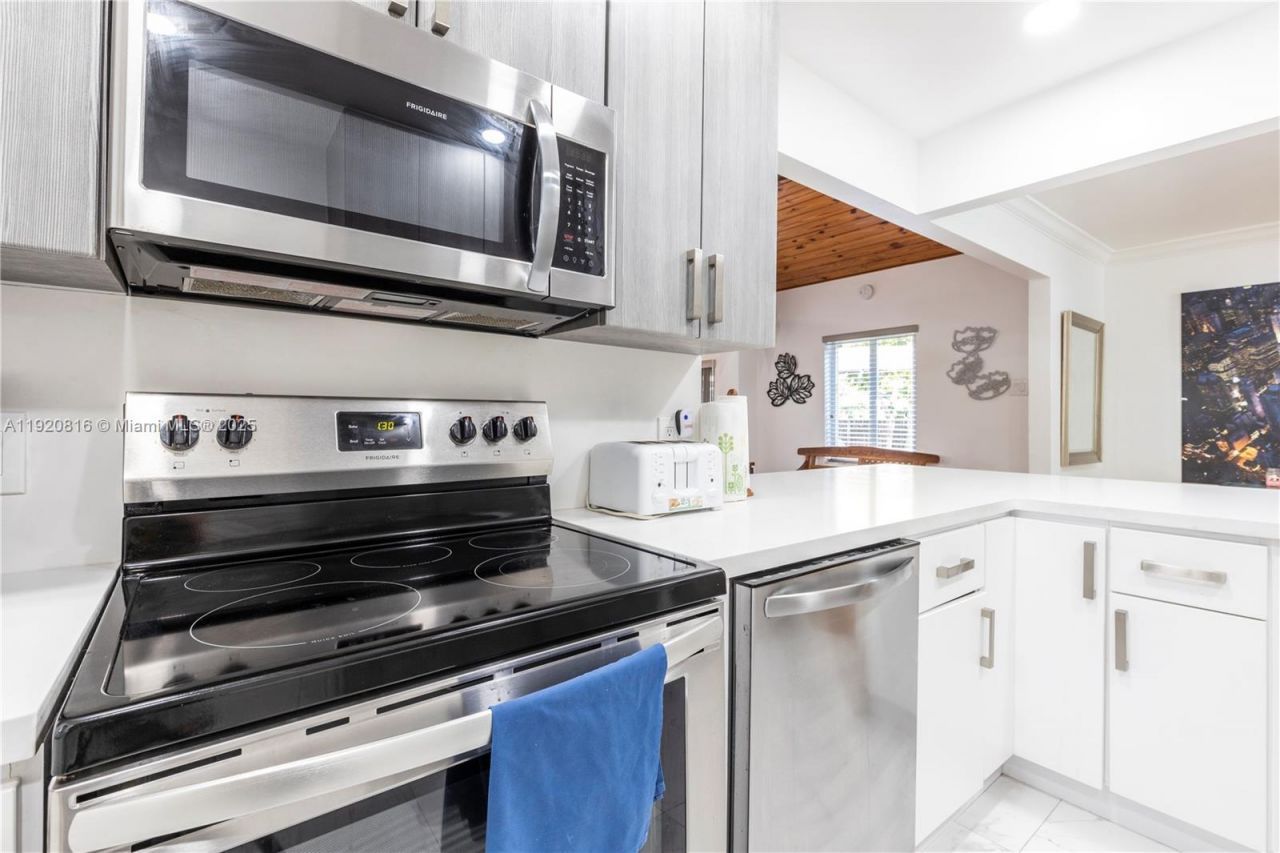 753 NE 81st St, Miami, FL 33138 Photo