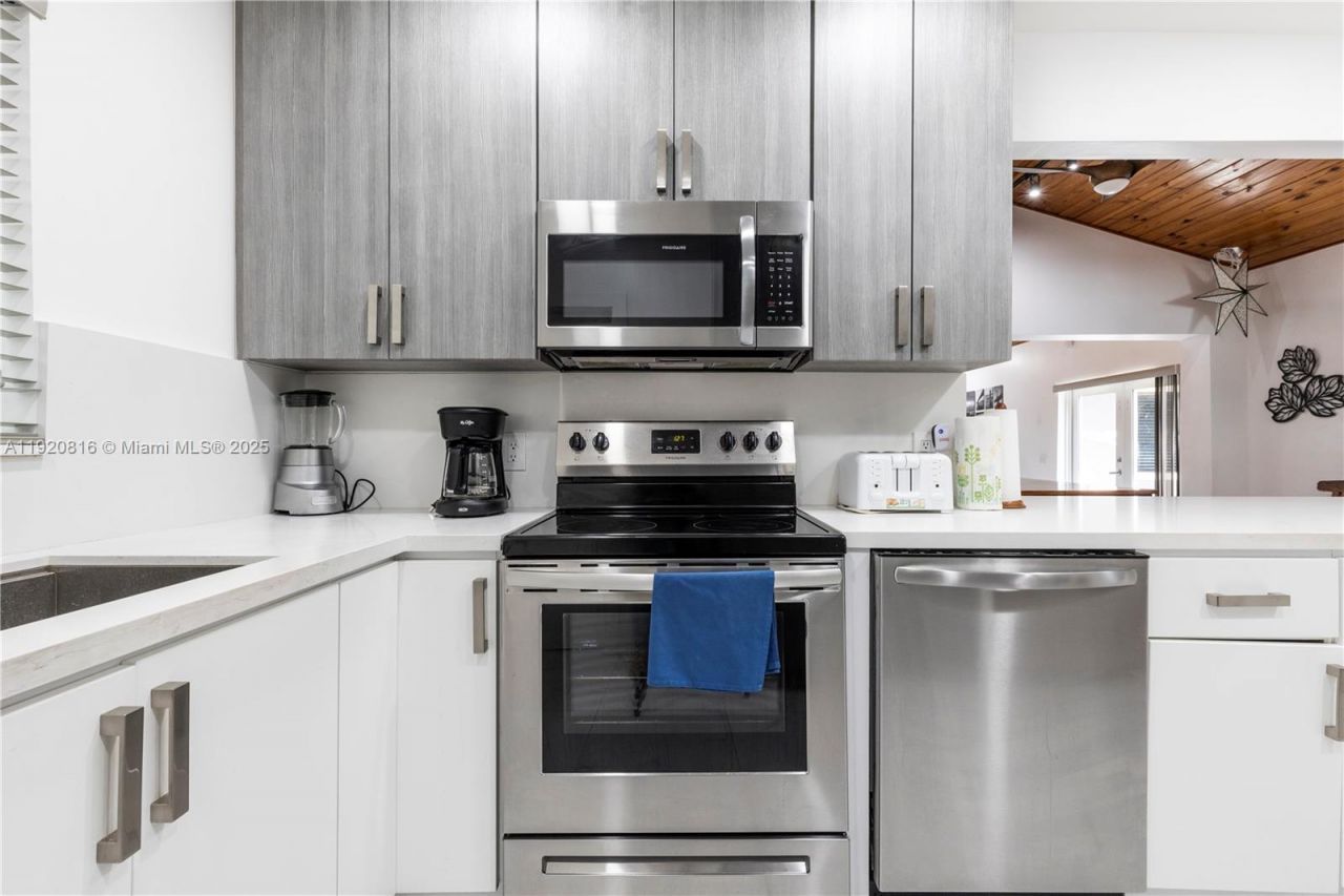 753 NE 81st St, Miami, FL 33138 Photo