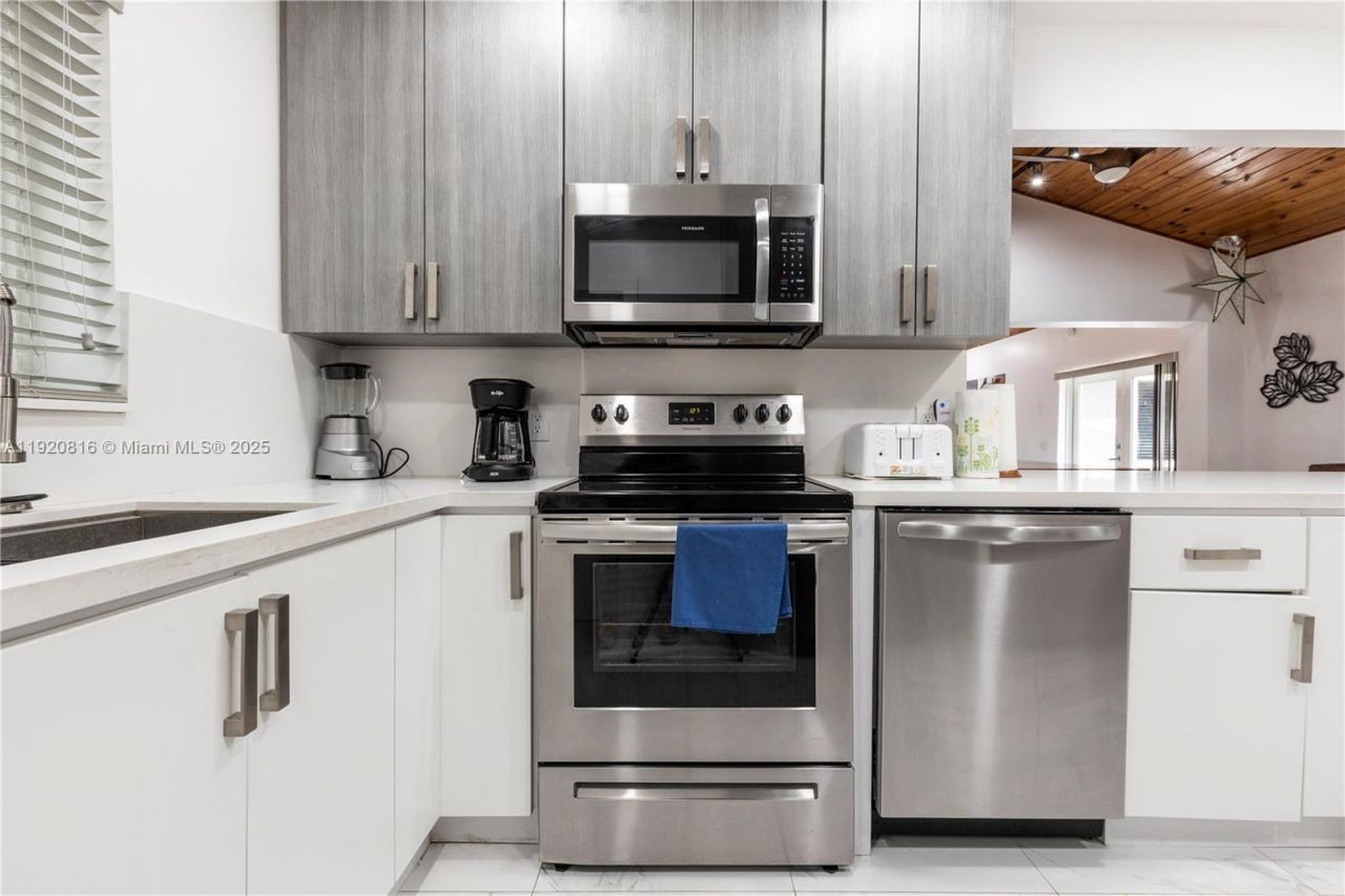 753 NE 81st St, Miami, FL 33138 Photo