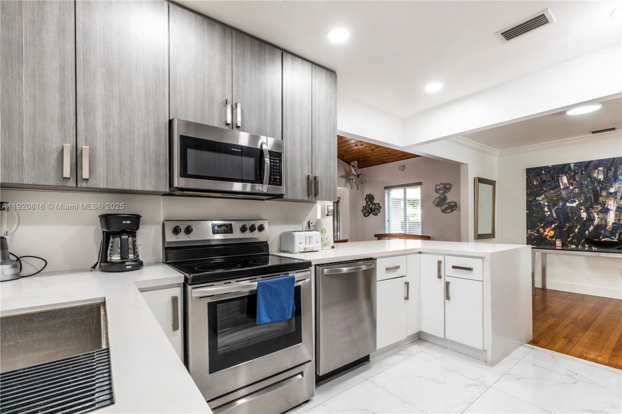 753 NE 81st St, Miami, FL 33138 Photo