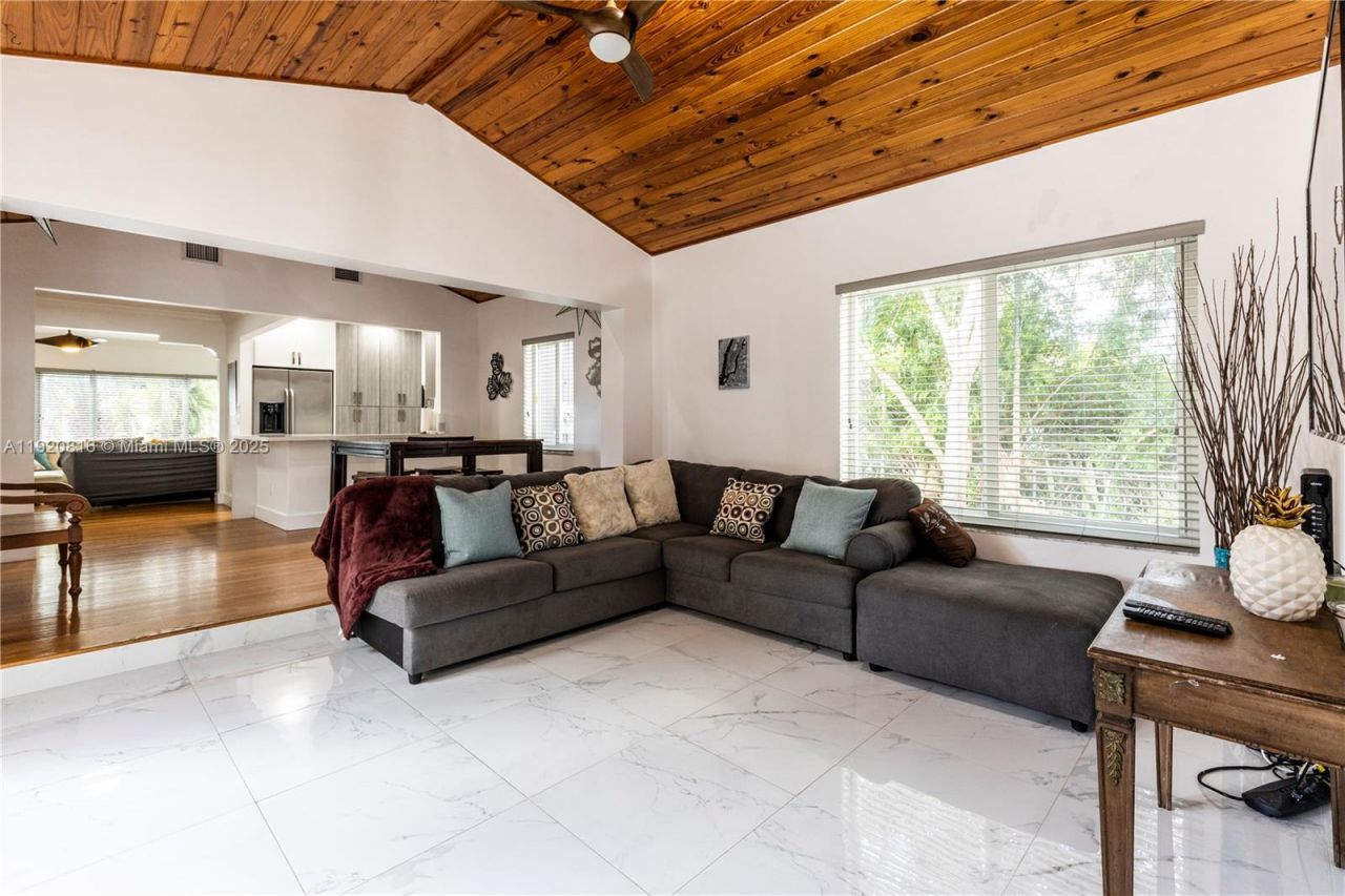 753 NE 81st St, Miami, FL 33138 Photo