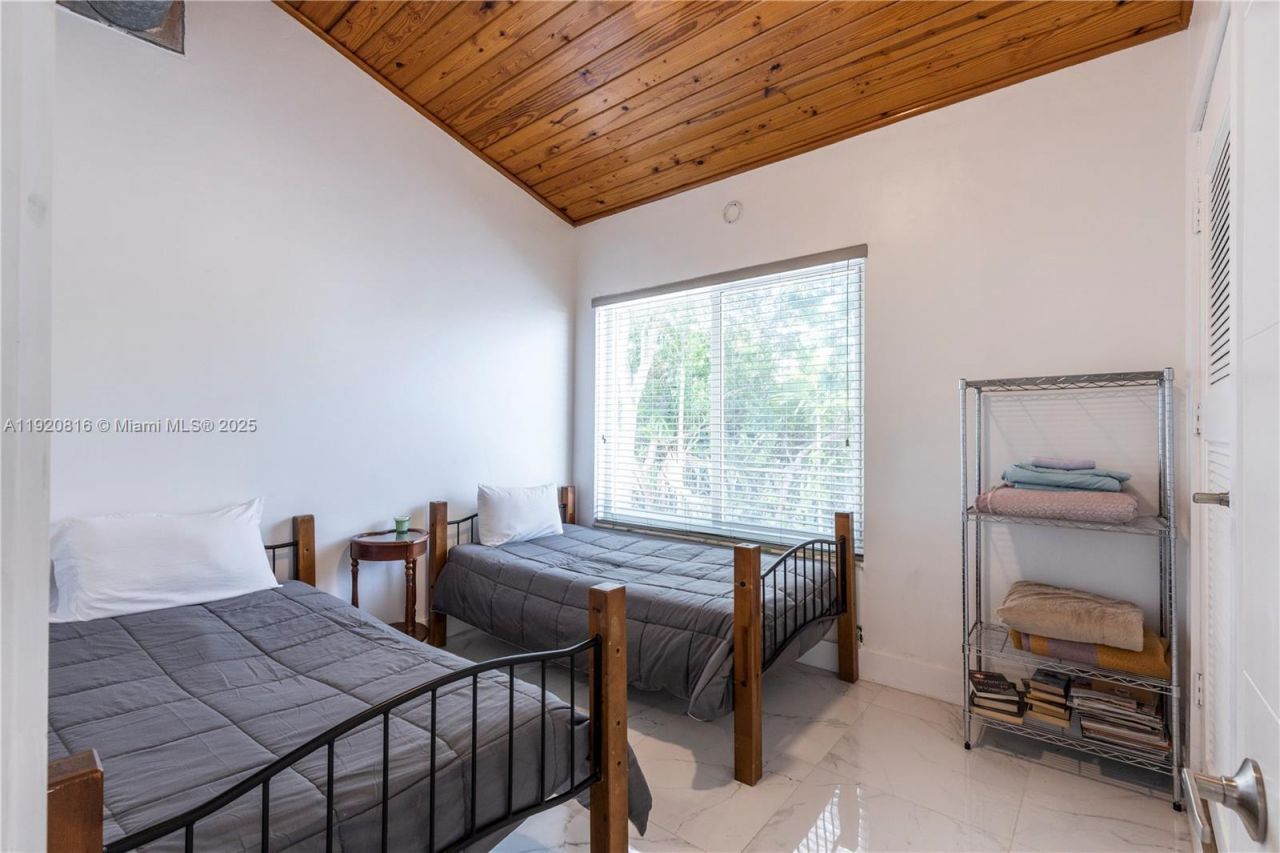 753 NE 81st St, Miami, FL 33138 Photo