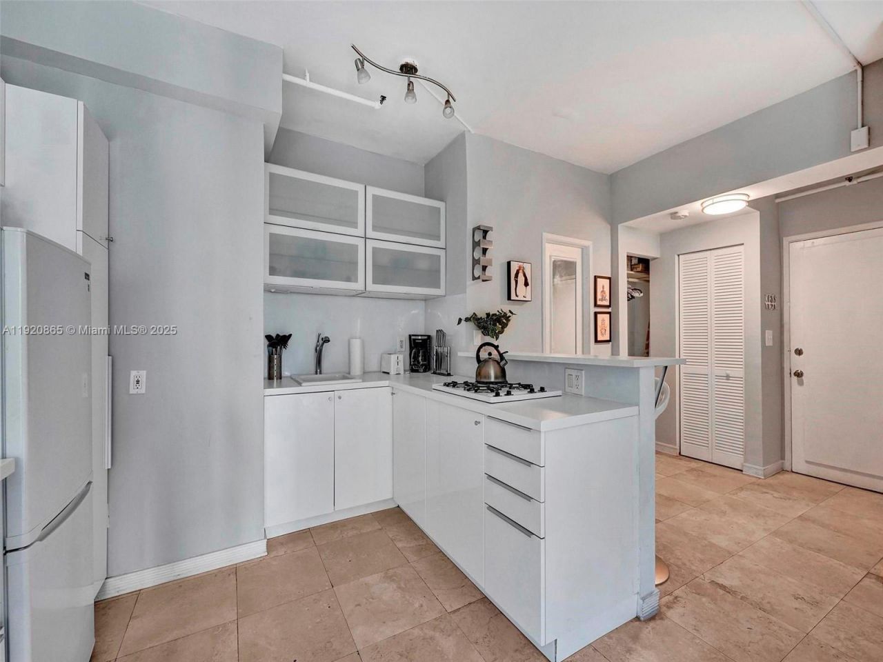 255 W 24th St, Unit 306, Miami Beach, FL 33140 Photo
