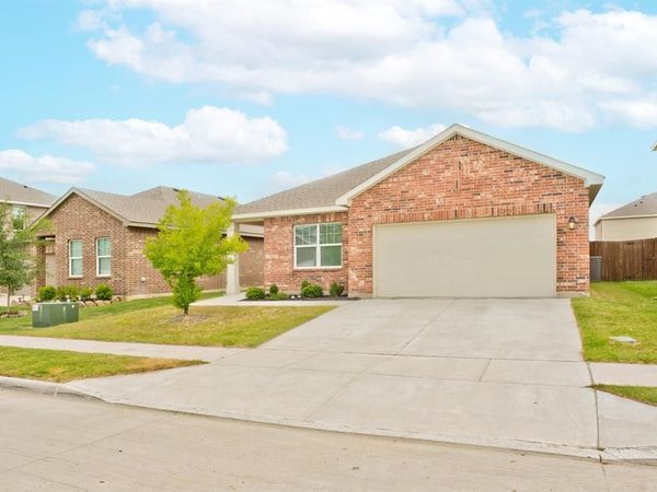 1737 Escondido Drive, Fort Worth, TX 76052