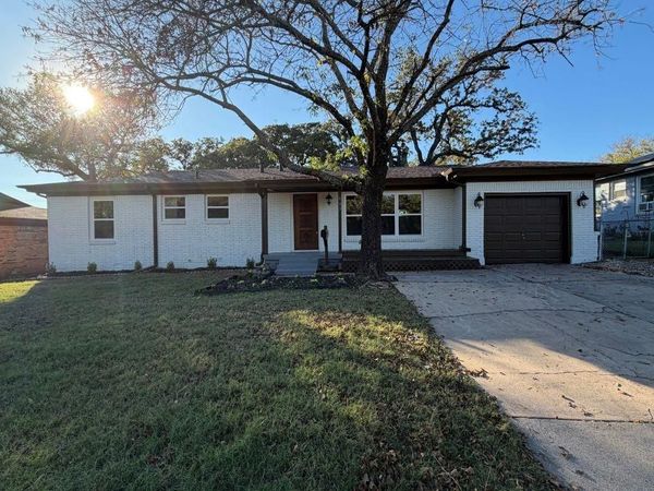 905 Brown Trail, Bedford, TX 76022