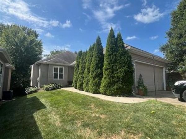 101 HEATHERTON Court, Gladstone, MO 64118