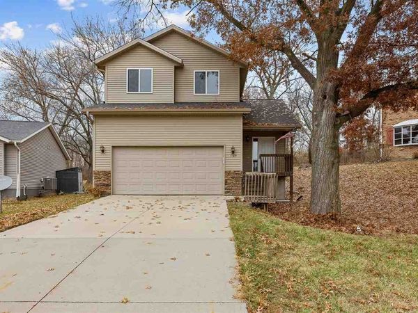 1189 9th St, Coralville, IA 52241