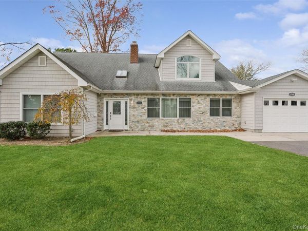 1560 Pebble Lane, Hewlett, NY 11557
