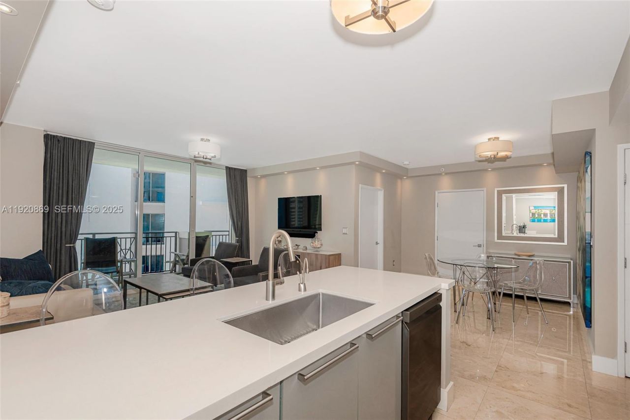 17555 E Atlantic Blvd, Unit 1005, Sunny Isles Beach, FL 33160 Photo