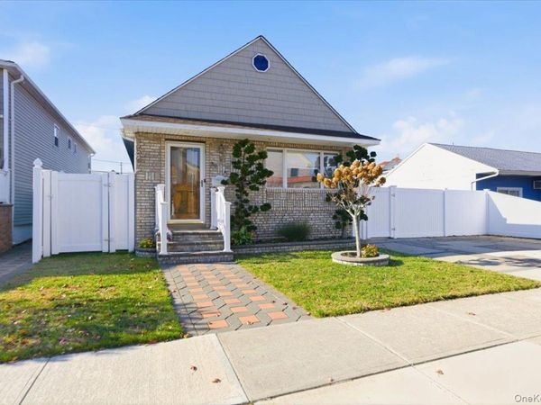 80 Newport Road, Island Park, NY 11558