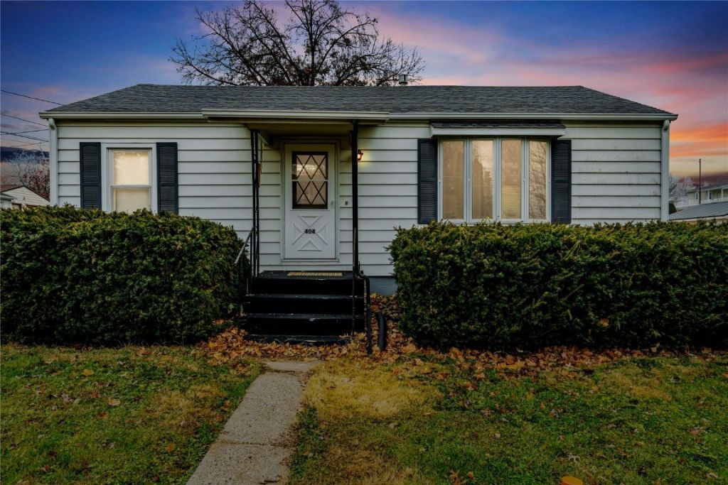404 E Sycamore Street, Anamosa, IA 52205 Main Photo