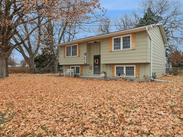 1008 N 8th Avenue E, Newton, IA 50208
