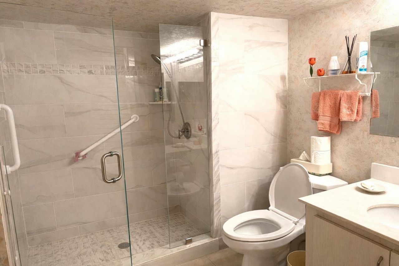 8305 Casa Del Lago, Unit E, Boca Raton, FL 33433 Photo