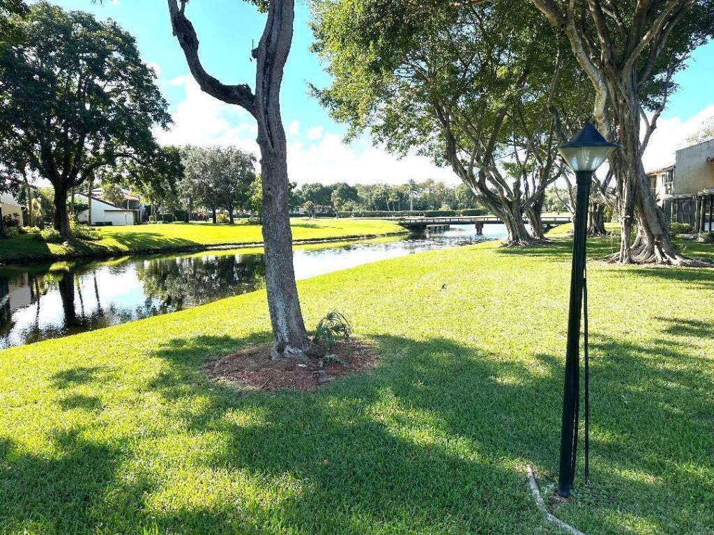 8305 Casa Del Lago, Unit E, Boca Raton, FL 33433 Photo