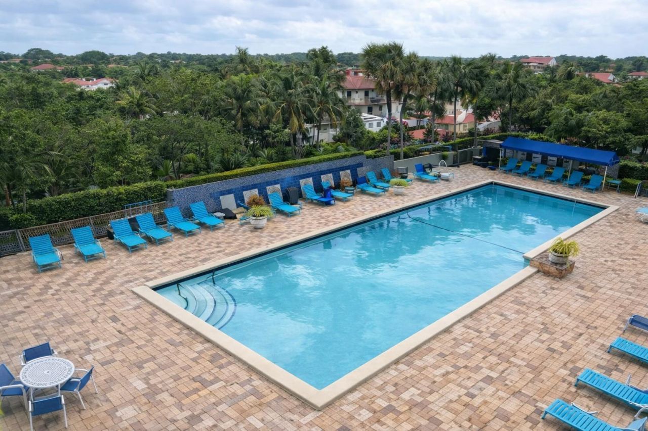 8305 Casa Del Lago, Unit E, Boca Raton, FL 33433 Photo