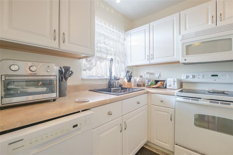 3051 Sunrise Lakes Drive, Unit 302, Fort Lauderdale, FL 33322 Photo