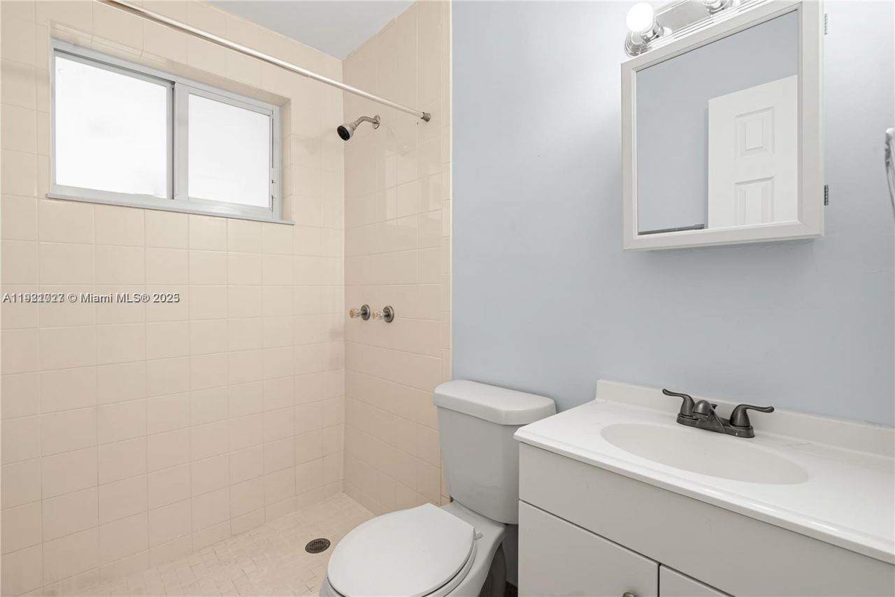 7722 NE 3rd Ct, Unit 2, Miami, FL 33138 Photo