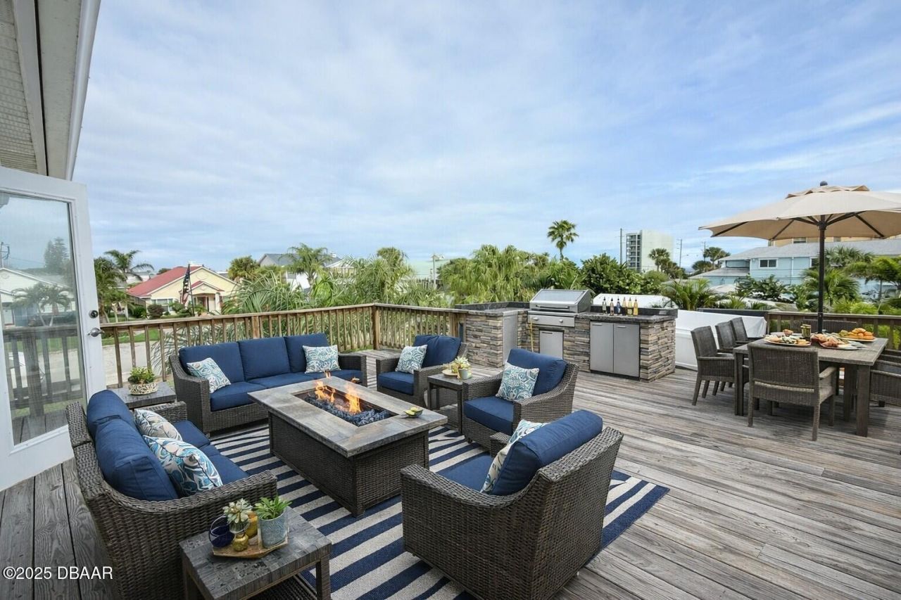 833 E 25th Avenue, New Smyrna Beach, FL 32169 Photo