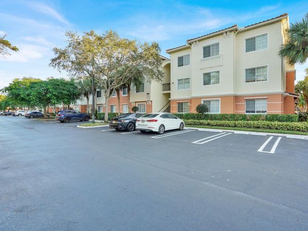 9845 Baywinds Drive, Unit 6102, West Palm Beach, FL 33411