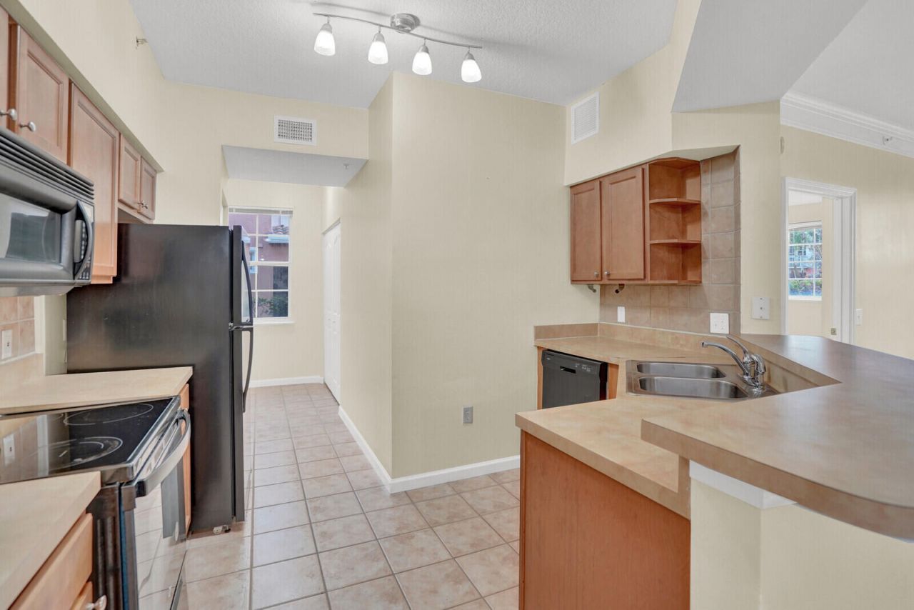 9845 Baywinds Drive, Unit 6102, West Palm Beach, FL 33411 Photo