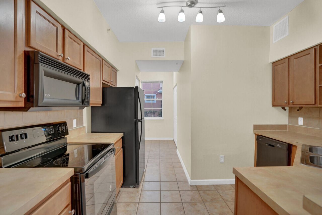 9845 Baywinds Drive, Unit 6102, West Palm Beach, FL 33411 Photo