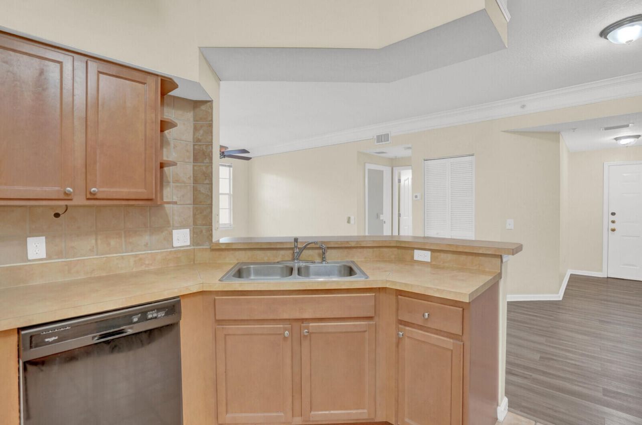 9845 Baywinds Drive, Unit 6102, West Palm Beach, FL 33411 Photo