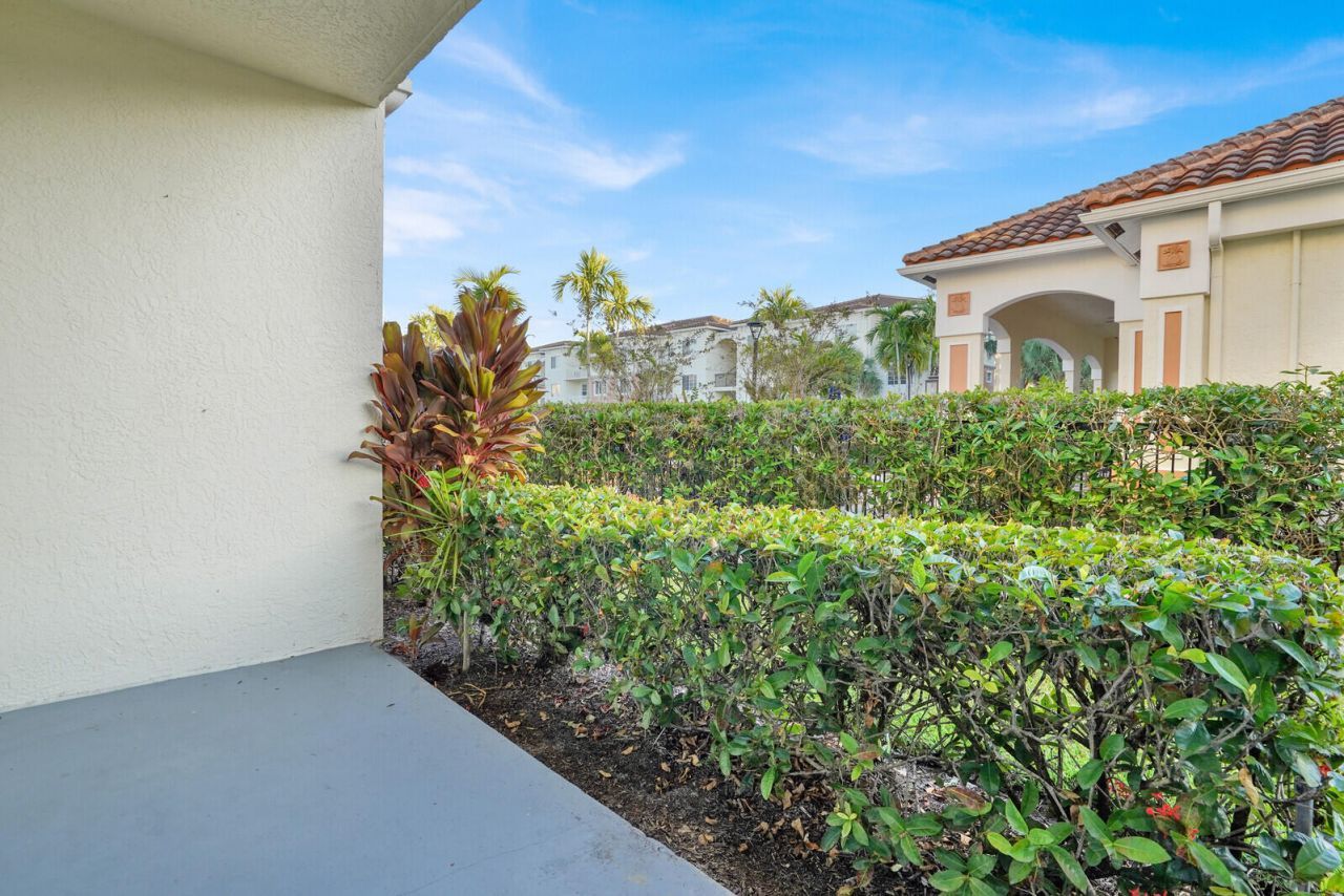 9845 Baywinds Drive, Unit 6102, West Palm Beach, FL 33411 Photo