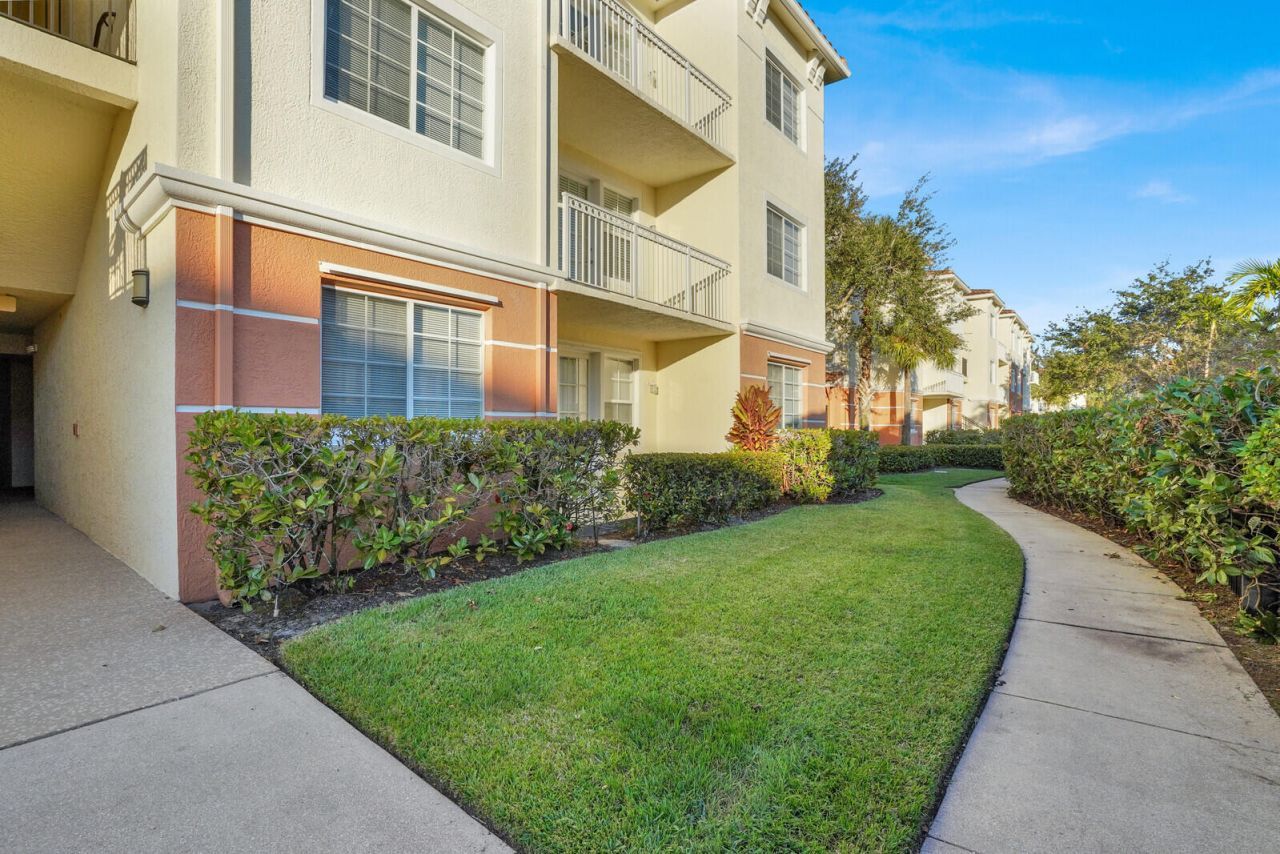 9845 Baywinds Drive, Unit 6102, West Palm Beach, FL 33411 Photo