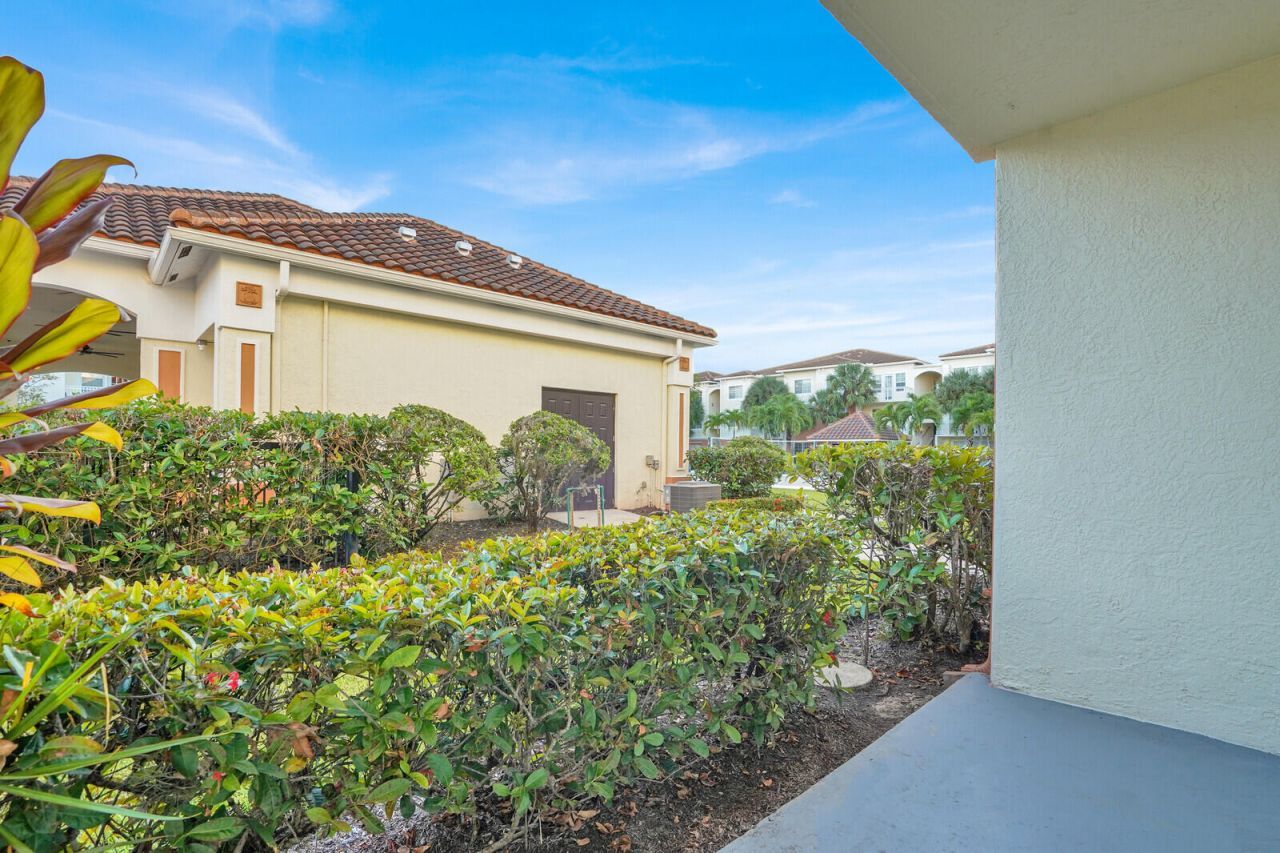 9845 Baywinds Drive, Unit 6102, West Palm Beach, FL 33411 Photo