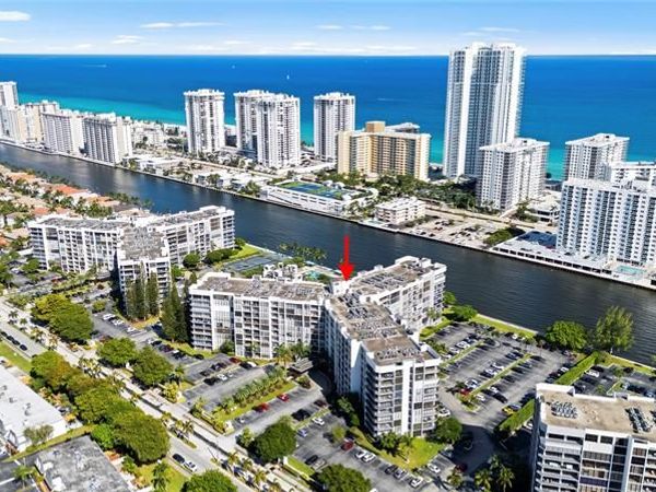 800 Parkview Drive, Unit 718, Hallandale Beach, FL 33009