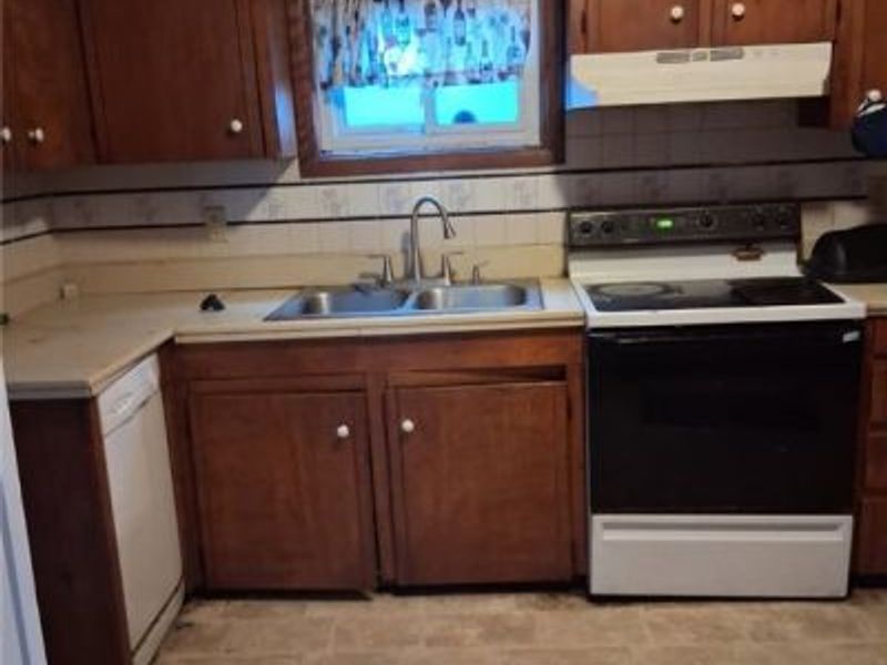 304 Columbus Avenue NW, Canton, OH 44708 Photo 3