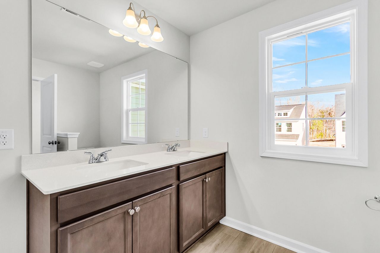 215 Central Creek Drive Photo 18