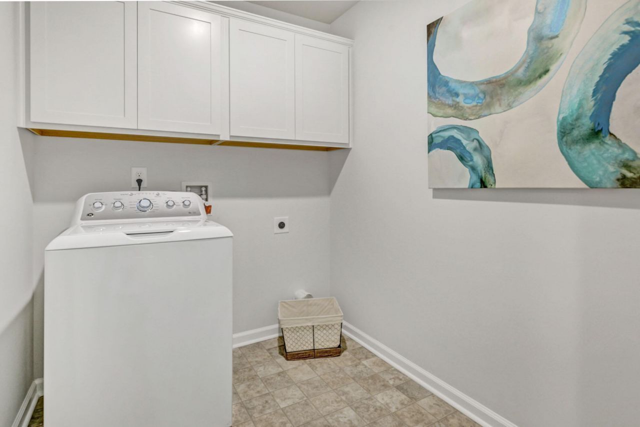 215 Central Creek Drive Photo 9