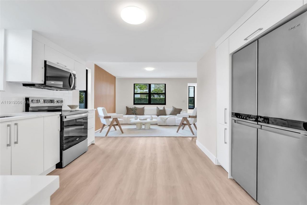 7996 Crespi Blvd, Unit 4, Miami Beach, FL 33141 Photo