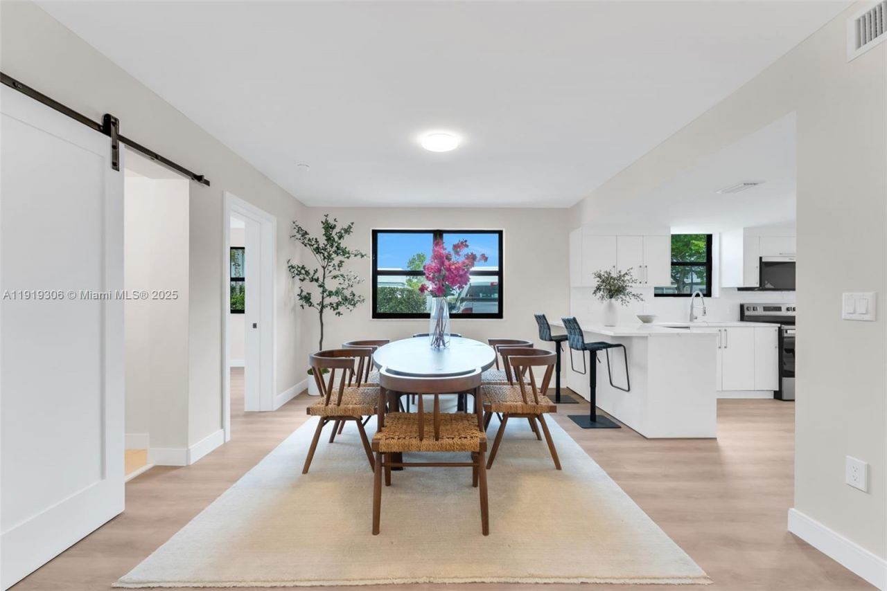 7996 Crespi Blvd, Unit 4, Miami Beach, FL 33141 Photo