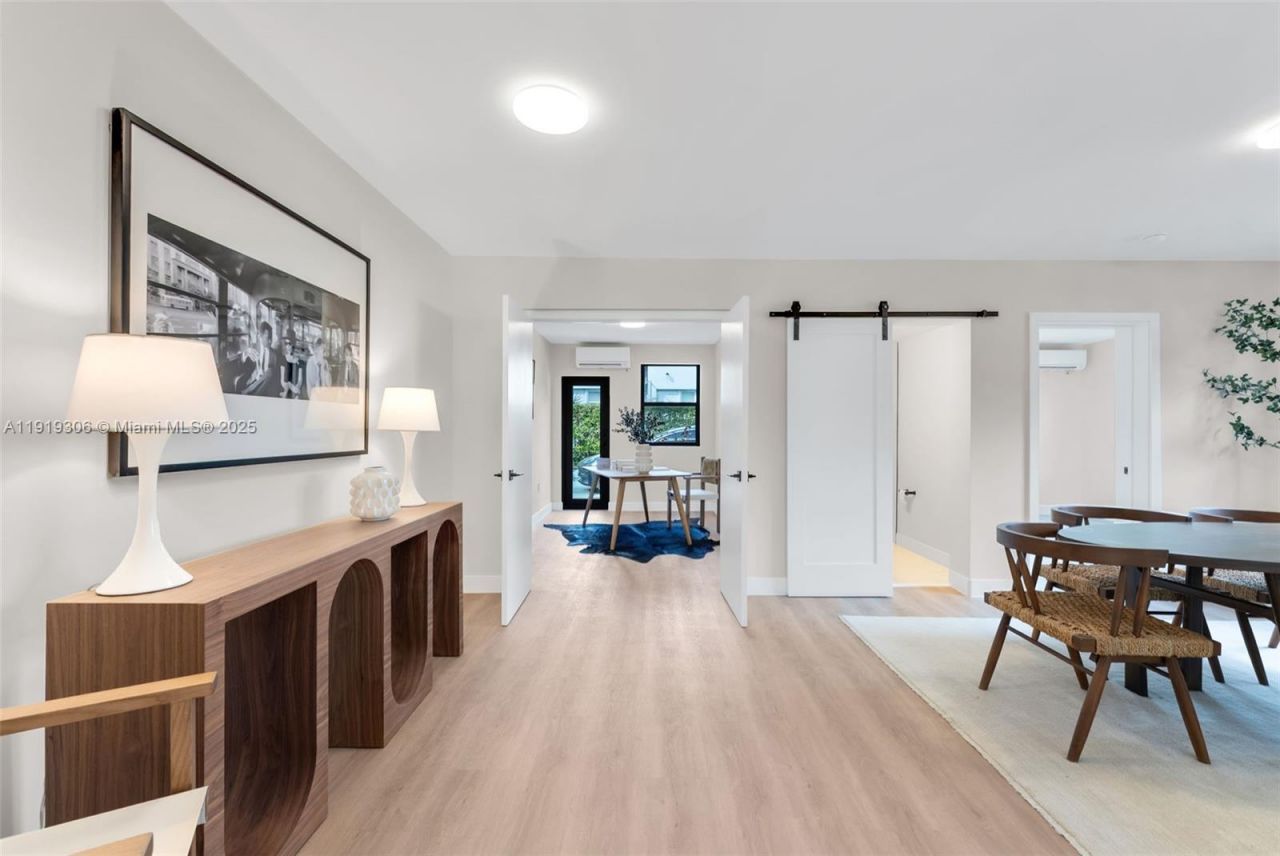 7996 Crespi Blvd, Unit 4, Miami Beach, FL 33141 Photo