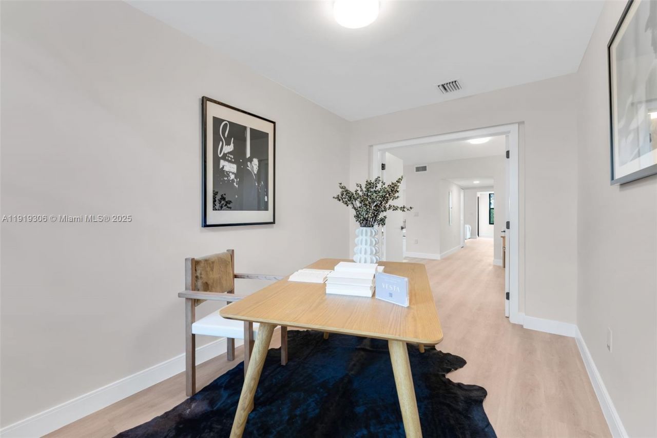 7996 Crespi Blvd, Unit 4, Miami Beach, FL 33141 Photo