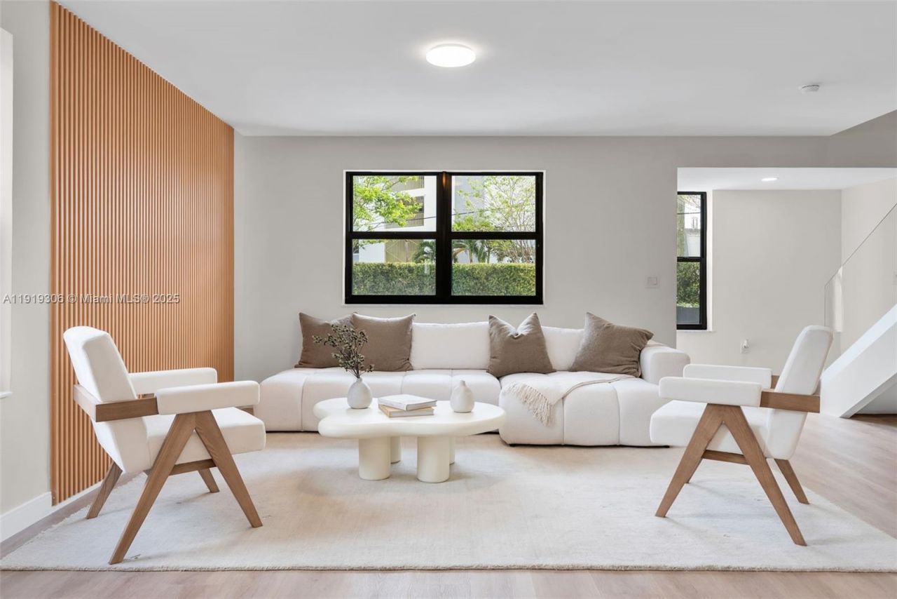 7996 Crespi Blvd, Unit 4, Miami Beach, FL 33141 Photo