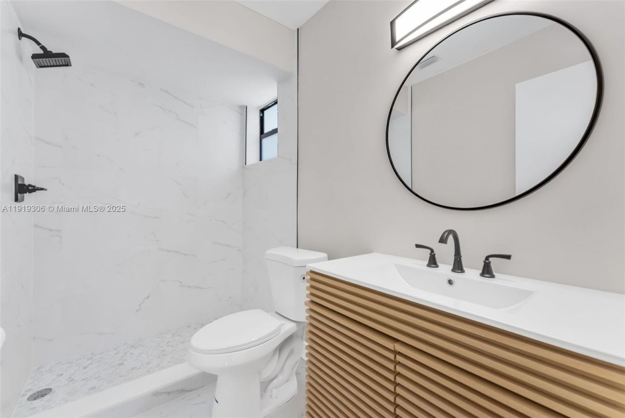 7996 Crespi Blvd, Unit 4, Miami Beach, FL 33141 Photo