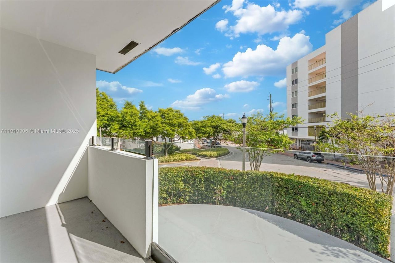 7996 Crespi Blvd, Unit 4, Miami Beach, FL 33141 Photo