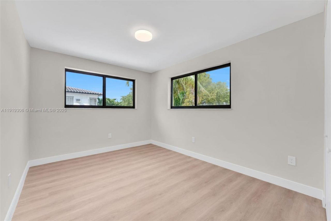 7996 Crespi Blvd, Unit 4, Miami Beach, FL 33141 Photo