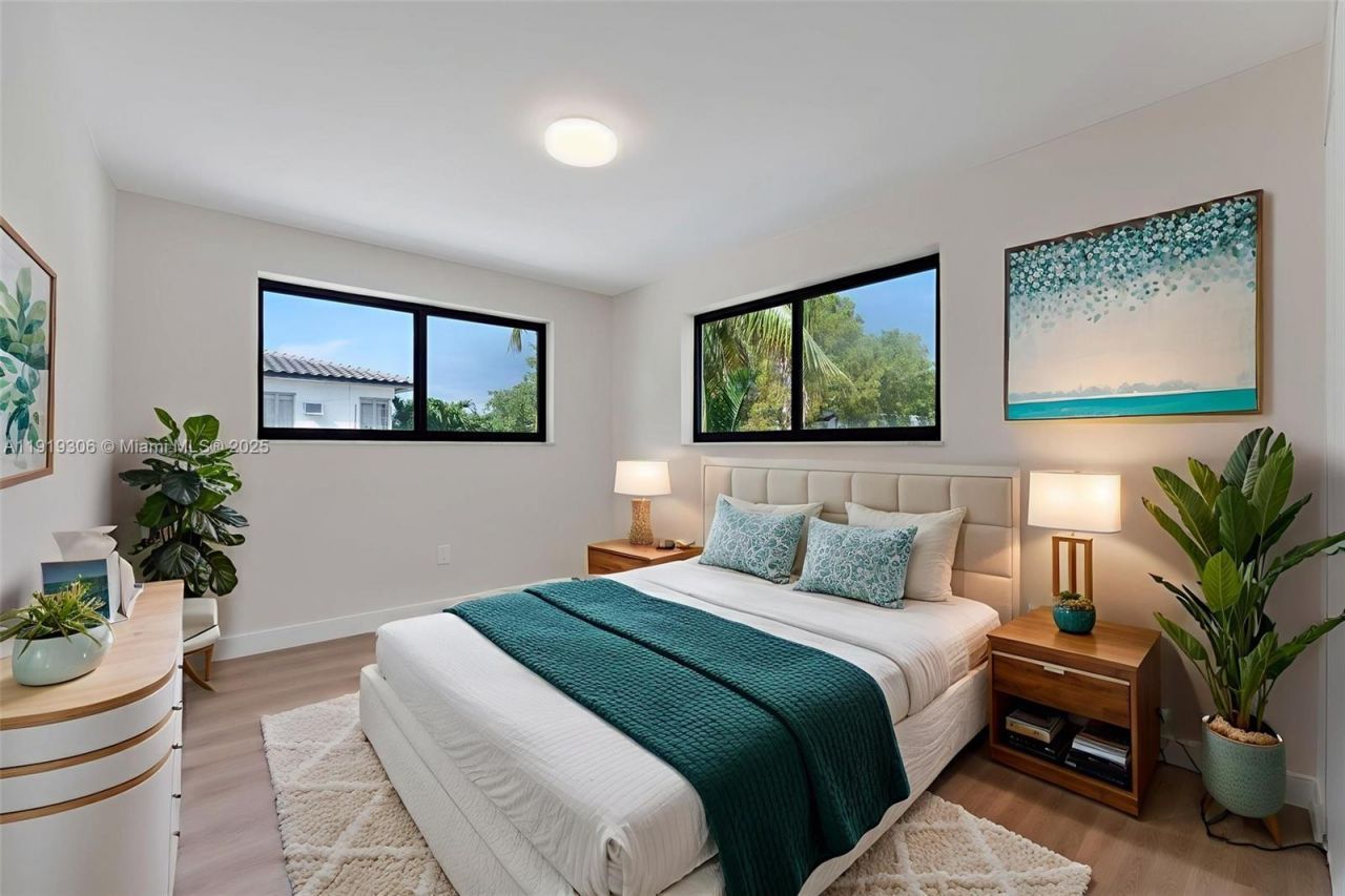 7996 Crespi Blvd, Unit 4, Miami Beach, FL 33141 Photo