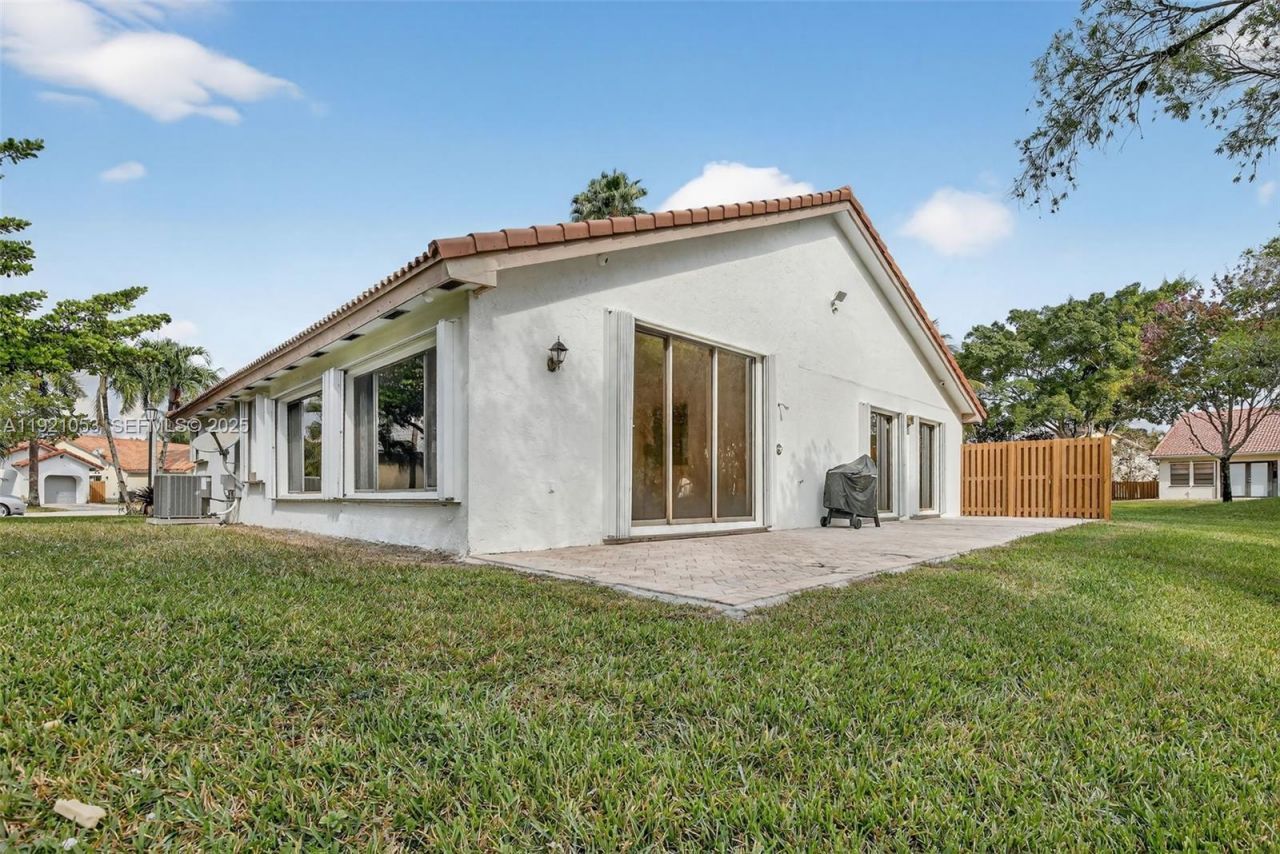 2360 Dover, Weston, FL 33326 Photo
