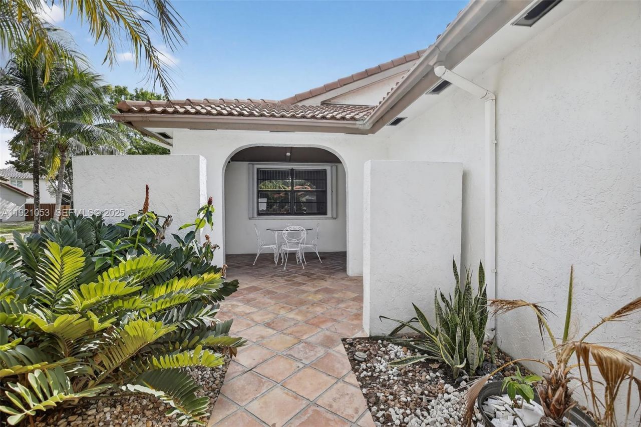 2360 Dover, Weston, FL 33326 Photo