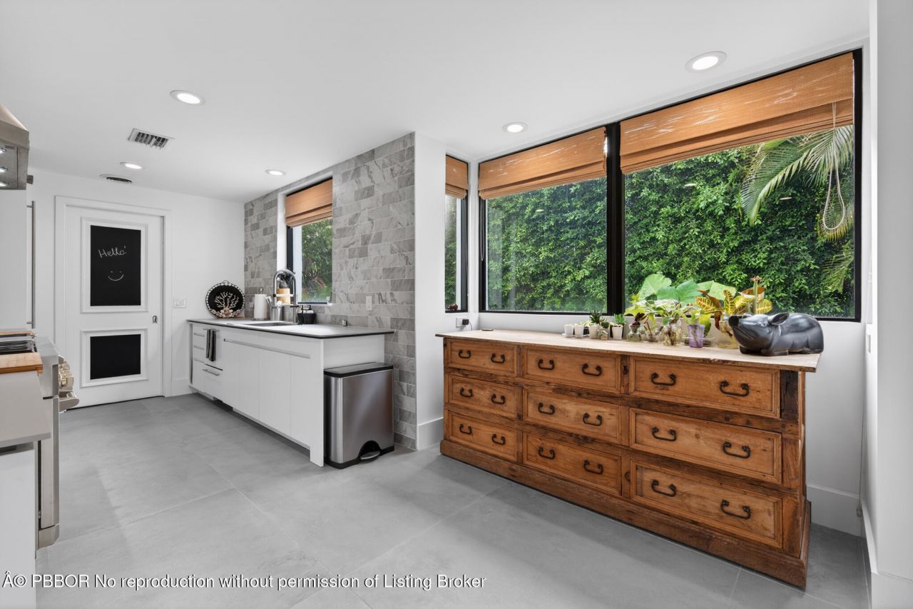 423 Chilean Avenue, Unit 423, Palm Beach, FL 33480 Photo