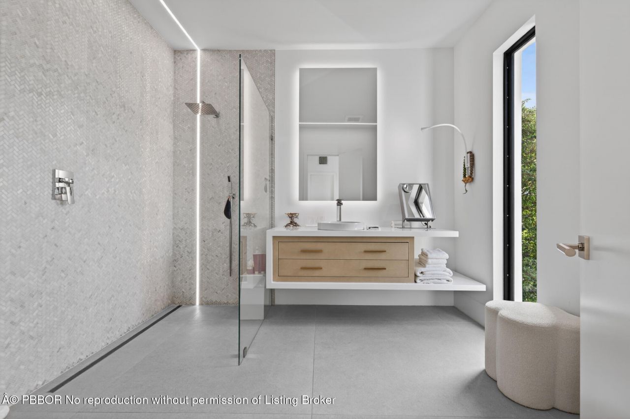 423 Chilean Avenue, Unit 423, Palm Beach, FL 33480 Photo