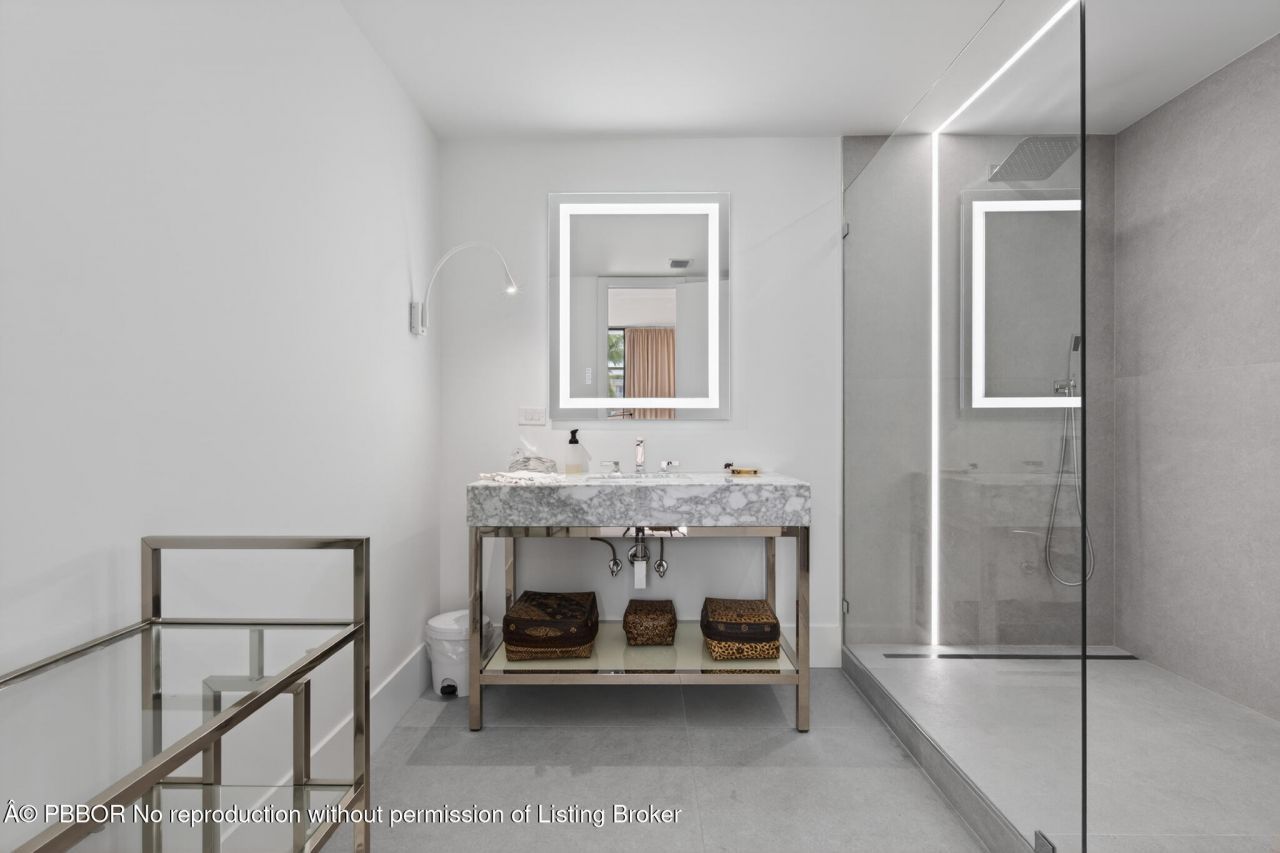 423 Chilean Avenue, Unit 423, Palm Beach, FL 33480 Photo