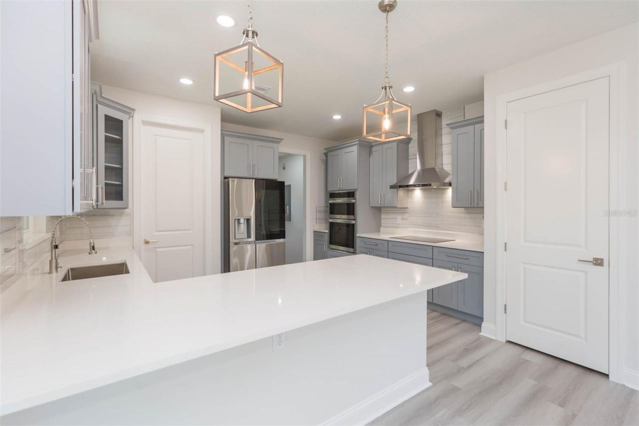 4718 W Knights Avenue, Tampa, FL 33611 Photo