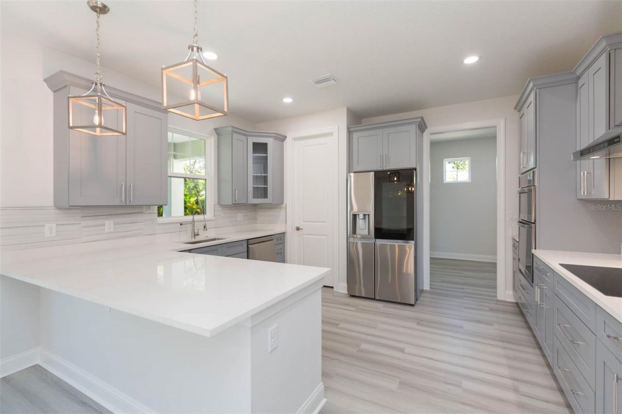 4718 W Knights Avenue, Tampa, FL 33611 Photo